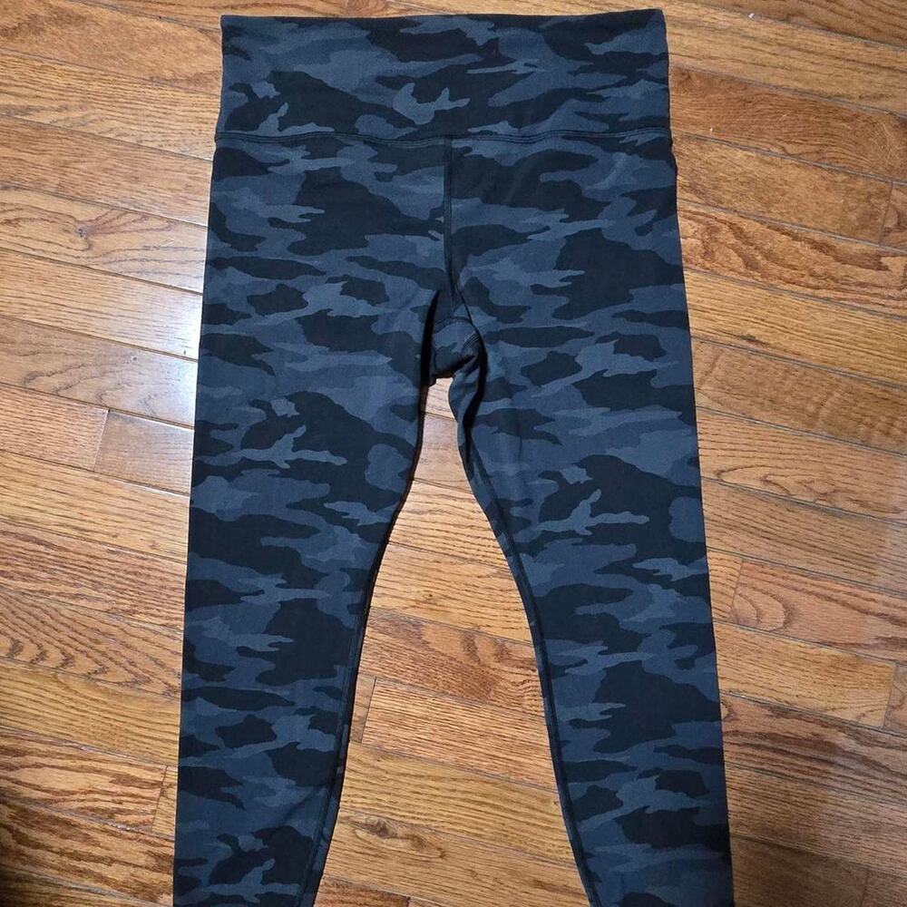 athleta womens elation camo 7/8 tight leggings large